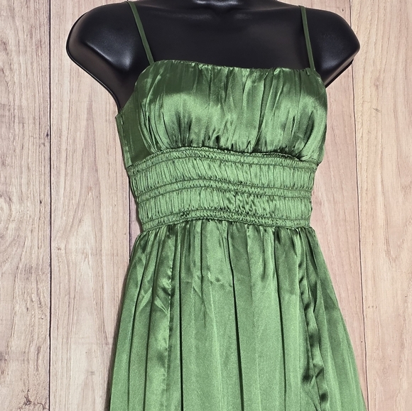 Abercrombie & Fitch Elegant Emerald Green Satin Maxi Dress Size XX Small - Picture 8 of 16